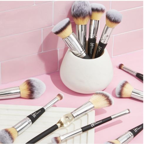 It Cosmetics Heavenly Luxe  Brocha Doble Para Base de Maquillaje y Corrector